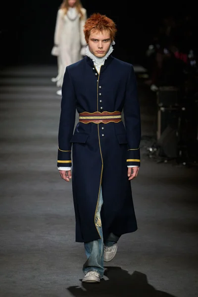 Look 15